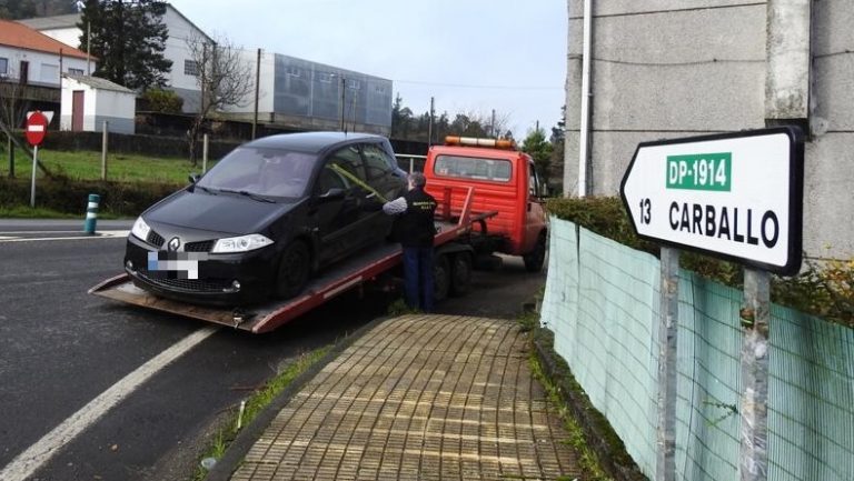 Decomisan en Tordoia (A Coruña) el vehículo de un usuario de riesgo reincidente para su achatarramiento