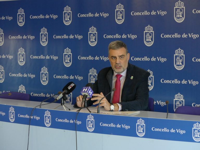 PP de Vigo critica que se sustituya la placa de inauguración de un campo de fútbol por otra con el nombre del alcalde