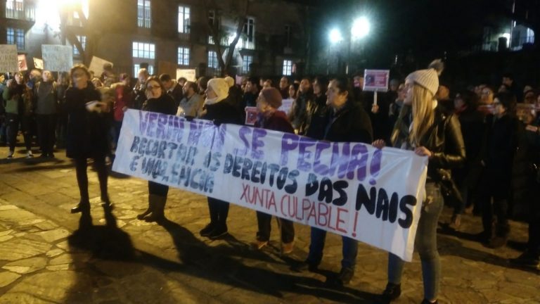 Cientos de personas claman en Galicia contra el cierre del paritorio y las urgencias pediátricas de Verín