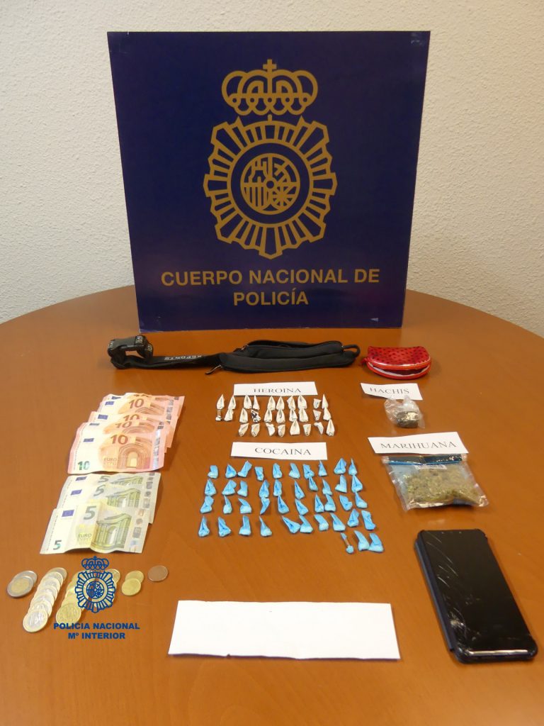 Detenido un joven en Ribeira (A Coruña) por tráfico de drogas e intervenidas sustancias estupefacientes