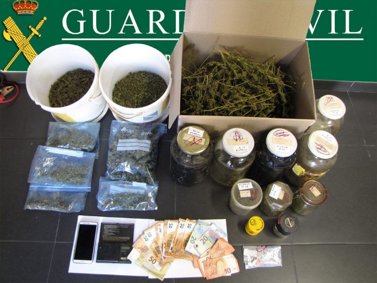 La Guardia Civil desarticula un punto de venta de drogas en Ponteareas (Pontevedra)