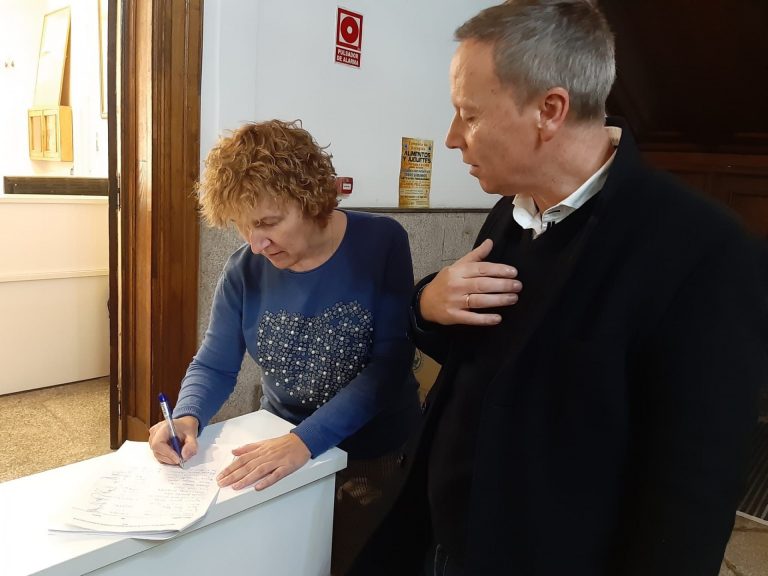 El PSOE de Ourense inicia una recogida de firmas en la Diputación en contra del cierre del paritorio de Verín