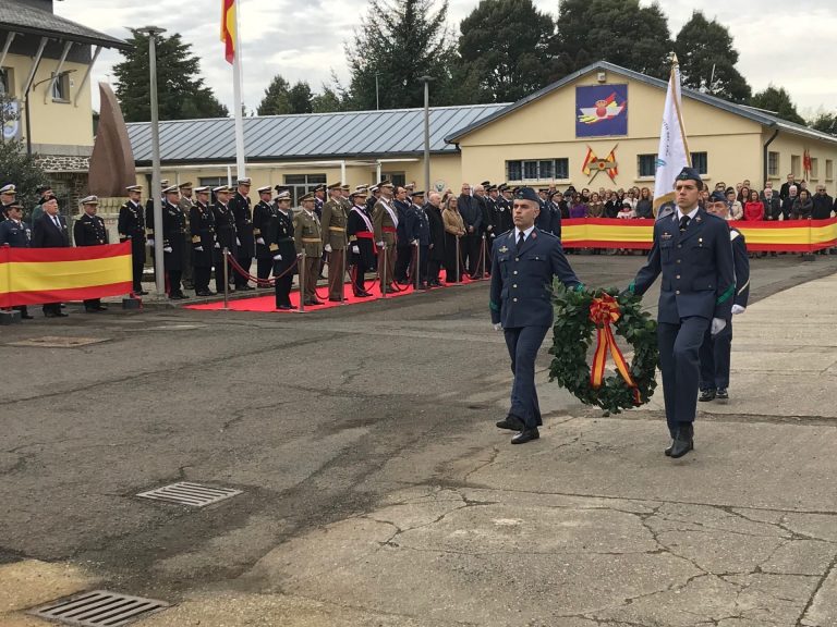 Losada destaca el papel del Aeródromo Militar de Santiago en la lucha contra los incendios y la protección del cielo