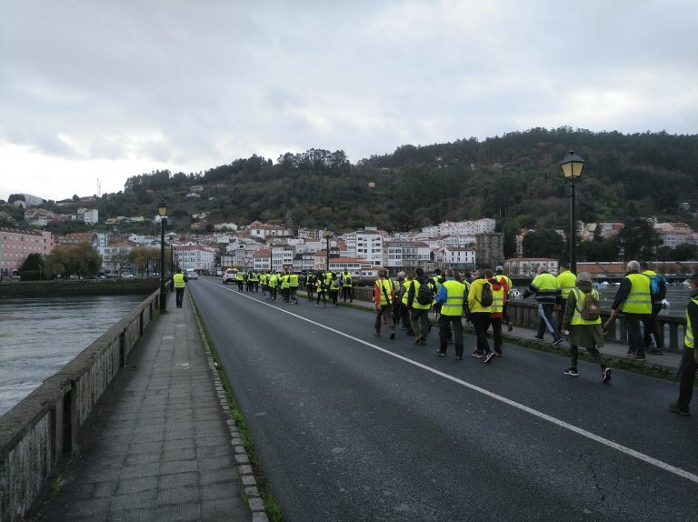 La marcha a pie que reclama una transición justa completa la segunda etapa entre A Capela y Miño (A Coruña)