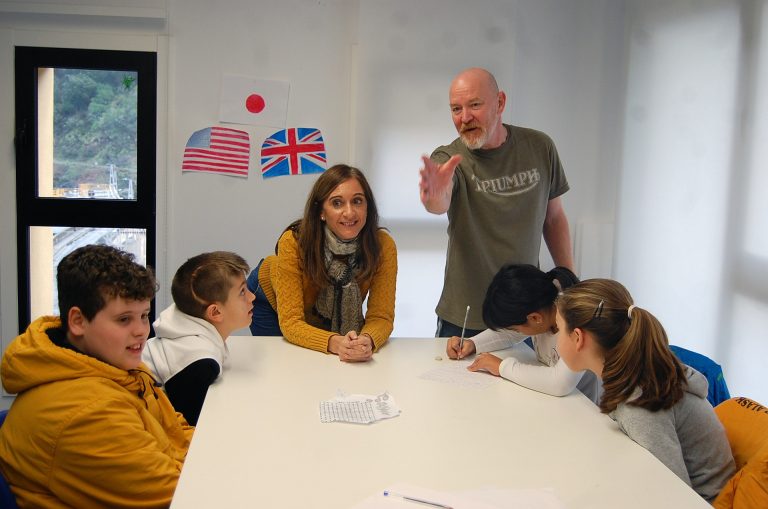 Carmen Pomar visita al alumnado participante en la English Week y en la Semana STEM