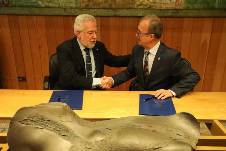 La Real Academia Galega de Ciencias ofrecerá asesoramiento en materia científica al Parlamento de Galicia