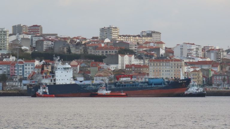 El armador del ‘Blue Star’ traslada a Navantia su intención reparar el buque en el astillero de Ferrol