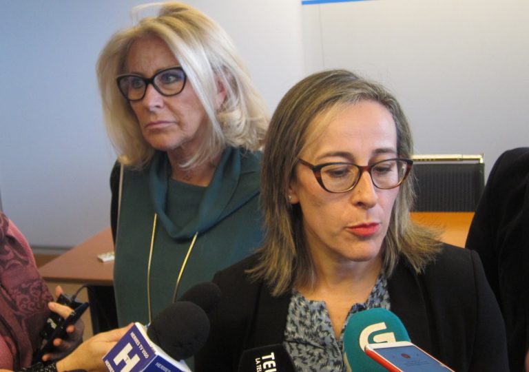 Ethel Vázquez acusa a Fomento de «callar» sobre la fecha del AVE por el «importantísimo» retraso de la infraestructura»