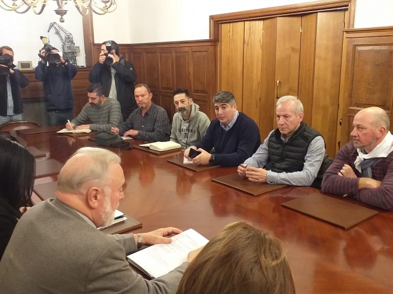 El comité de Vulcano acusa al Puerto de «torpedear» la actividad naval en Teis y poner «en riesgo» sus indemnizaciones