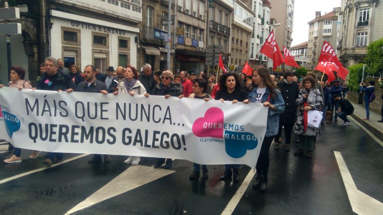 Cientos de personas salen a la calle en toda Galicia ante la «emergencia lingüística» de la lengua gallega