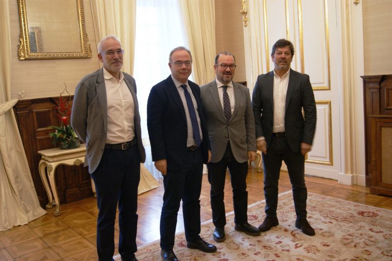 El Ayuntamiento y la USC suscribirán un protocolo en enero para la humanización del campus y la cesión de inmuebles