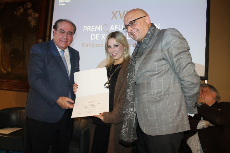 Inma López Silva reivindica el periodismo «libre y crítico» tras recibir el Premio Afundación Fernández del Riego