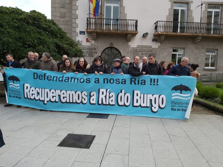 Mariscadores de O Burgo exigen a Gobierno y Xunta que concreten el pago de compensaciones por el dragado