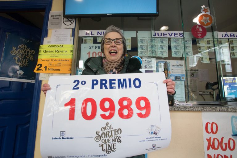 La lotera de A Fonsagrada que vendió una serie del segundo premio: «Es un impulso para los pueblos pequeños»