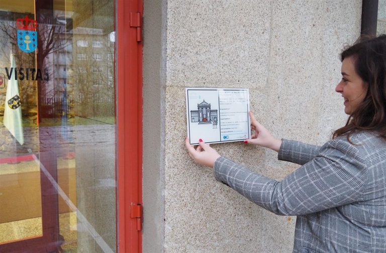 El Parlamento instala pictogramas para facilitar la accesibilidad de personas con trastornos del espectro autista
