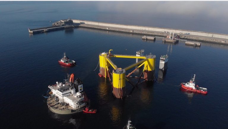 El consorcio de EDPR y Repsol traslada una nueva turbina a su parque eólico flotante en Portugal