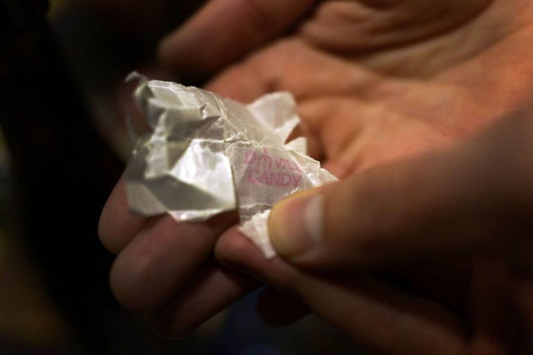 Los agentes hallaron heroína en el techo de un chalé vinculado a una red de tráfico de drogas que se juzga en Ourense