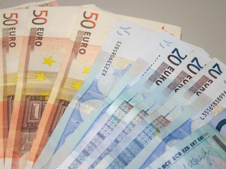 El salario medio sube a 1.568 euros al mes en Galicia, pero está 132 euros por debajo de la media, según Adecco