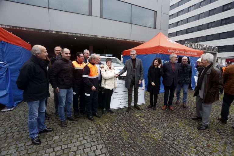 La Xunta entrega material para mejorar los equipos de 8 agrupaciones de Protección Civil de la provincia de Pontevedra
