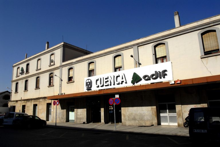 Renfe y Adif cierran las taquillas de más de 150 estaciones, según CGT