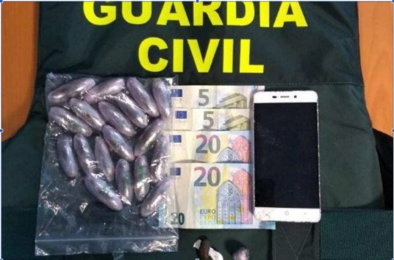 Investigado un vecino de Ames (A Coruña) por tráfico de drogas tras hallar dosis de hachís y cocaína