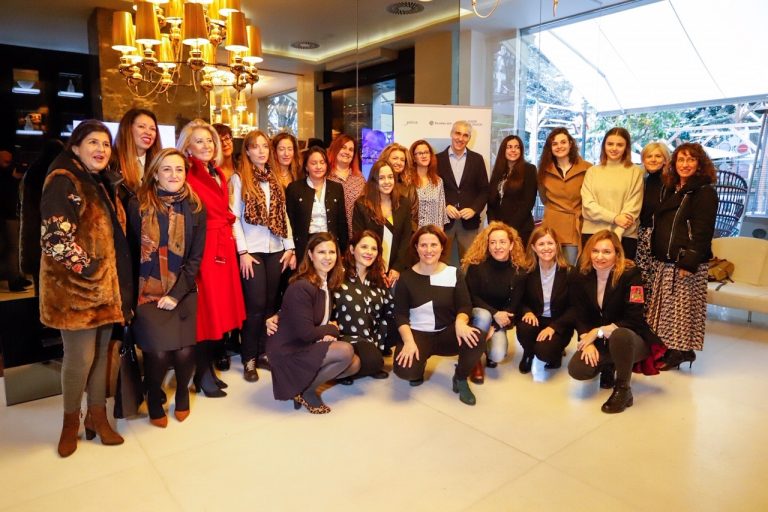 La Xunta apuesta por el apoyo a la figura de la mujer profesional 4.0  «para anticiparse a los retos del futuro»