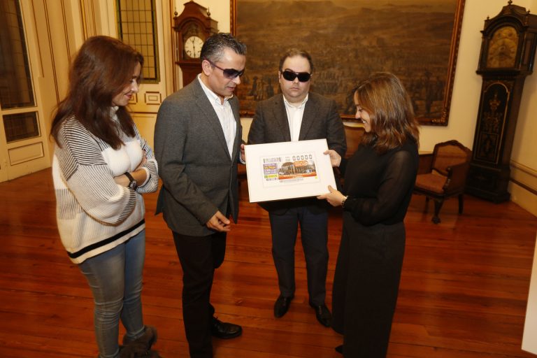 El Ayuntamiento de A Coruña y la ONCE presentan un cupón dedicado al mercado Eusebio da Guarda