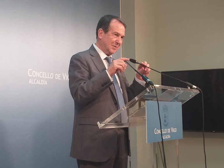 Abel Caballero denuncia que la Xunta «abandonó» a Barreras, cuya solución «tuvo que venir de mano del Gobierno»