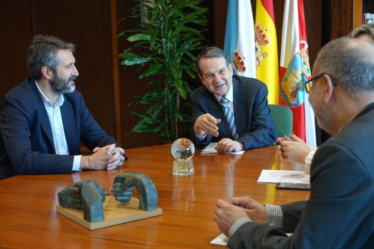 Caballero (FEMP) y Varela (FEGAMP) piden «parar la deriva» de asumir competencias impropias sin financiación