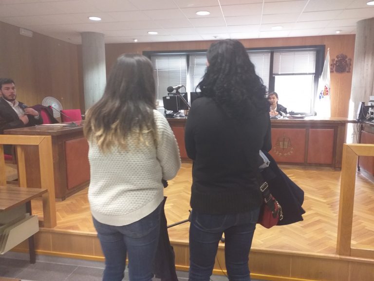 AV.- Una madre y su hija aceptan dos años de prisión por agredir a un profesor de la Universidade de Vigo