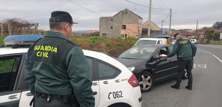 Interceptadas cuatro personas que circulaban sin permiso de conducción por varios municipios de Pontevedra