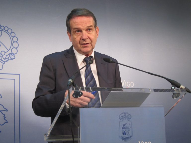 Abel Caballero señala que la denuncia de Marea de Vigo sobre talas de árboles aún no se tramita en el europarlamento