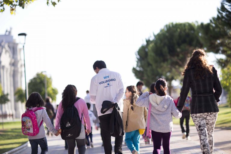 Dos proyectos de universidades gallegas optan a los Premios al Voluntariado de la Fundación Mutua Madrileña