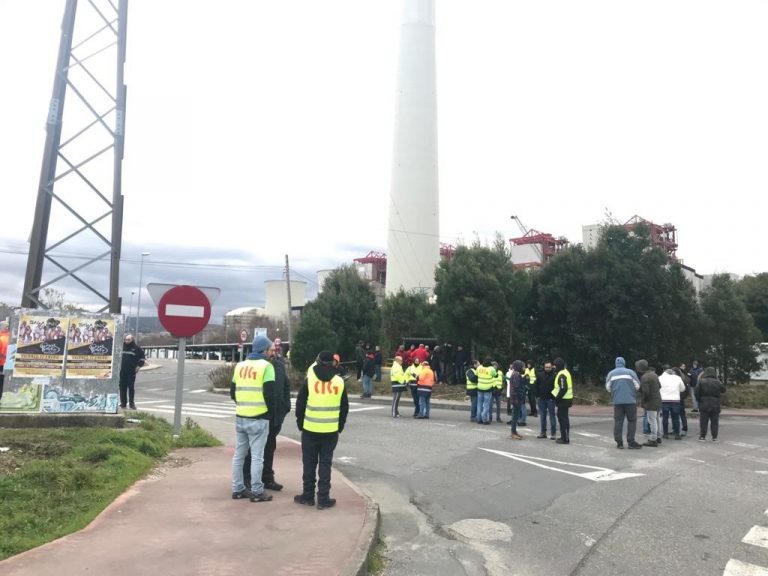 Paro total de 24 horas de trabajadores de Endesa y de las auxiliares de la térmica de As Pontes
