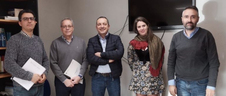 La patronal veterinaria se reúne con la Xunta para reclamar que la vacunación antirrábica en perros sea obligatoria