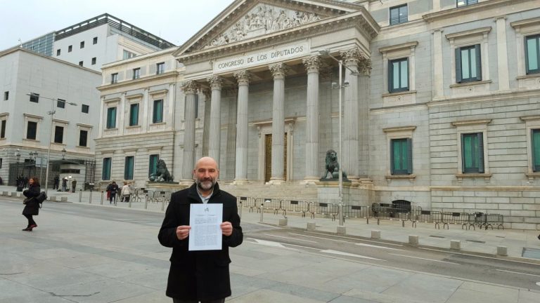 Néstor Rego lleva al Congreso las discriminaciones al gallego en la Administración