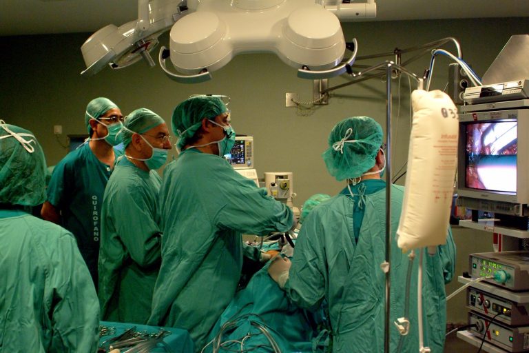 El Hospital de A Coruña realiza 15 trasplantes de órganos en dos días, nueve de ellos en 24 horas