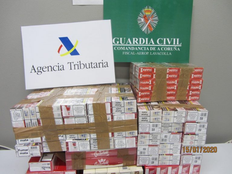La Guardia Civil intercepta en Lavacolla 41 cartones de tabaco que procedían ilegalmente de un vuelo desde Tenerife