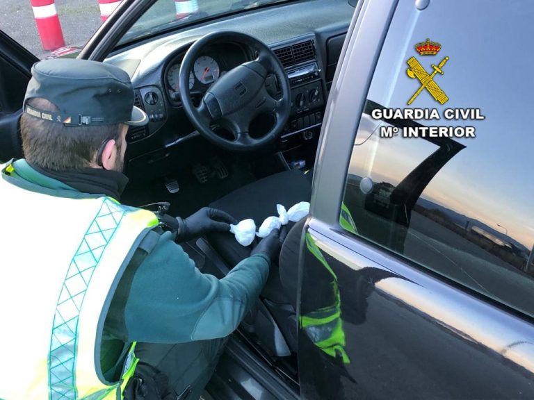 Detenido un ciudadano portugués tras ser interceptado con 2.000 dosis de cocaína en el peaje de la AP-9 en Vilaboa