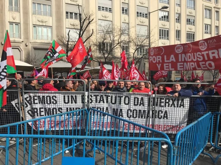 «¿Dónde está el estatuto?», corean cientos de trabajadores de Alcoa en Madrid