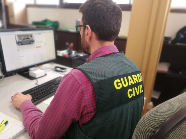 Investigadas tres personas y buscada una cuarta de un grupo que estafaba en la compraventa de vehículos de alta gama