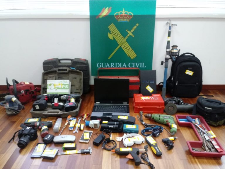 Detenidas dos personas por 30 robos con fuerza en vehículos y uno en una vivienda en varias localidades gallegas