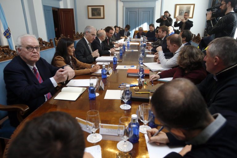 La Xunta ve «decepcionante» la reunión sobre Alcoa e «insuficientes» las medidas del Gobierno, que le pide «lealtad»