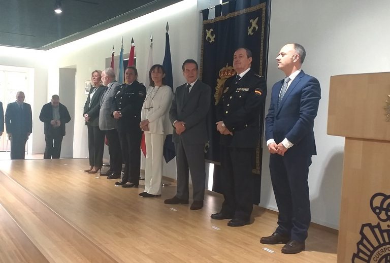 La Comisaría de Vigo celebra el 196 aniversario de la Policía Nacional con un reconocimiento a agentes jubilados