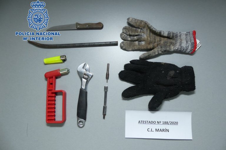 Detenidos tres jóvenes vecinos de Marín (Pontevedra) tras ser sorprendidos cuando robaban en un pabellón de deportes