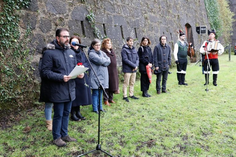El Ayuntamiento de Ferrol homenajea a ocho personas fusiladas en el Castillo de San Felipe en 1938