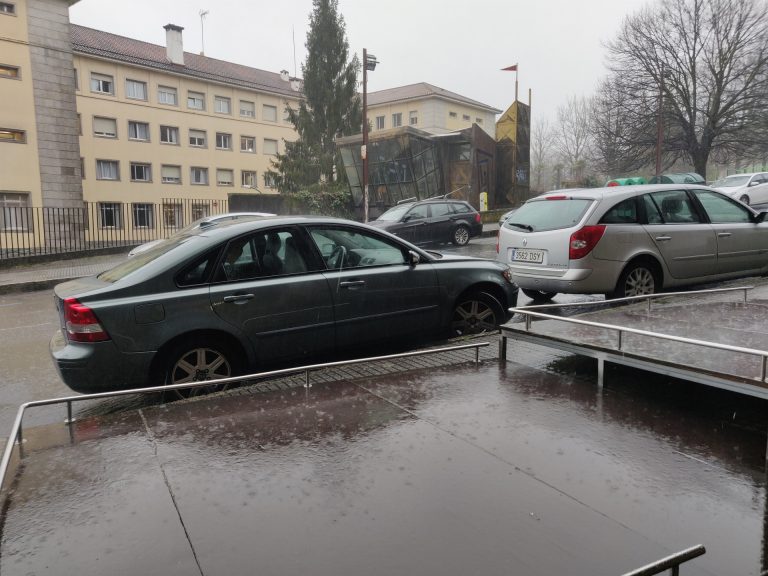 El viento supera los 111 km/h en Viveiro (Lugo) y las lluvias dejan más de 100 l/m2 en Boiro (A Coruña)