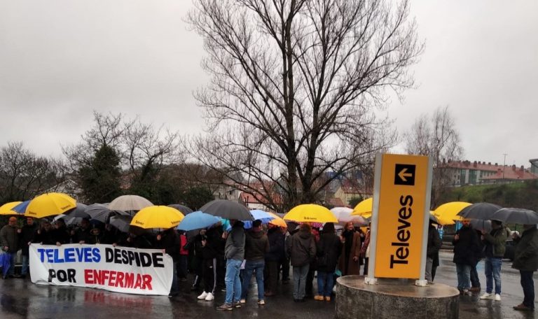Trabajadores de Televés reclaman ante la empresa la readmisión de sus compañeros despedidos