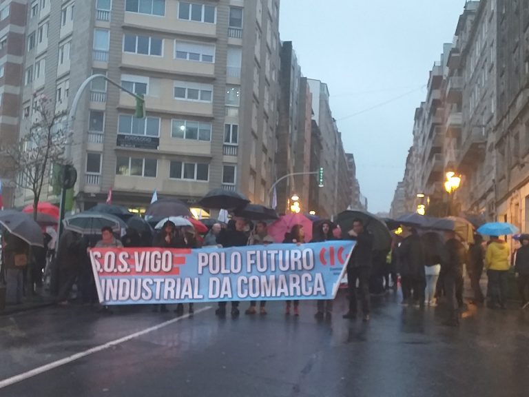 Cientos de personas se manifiestan en las ciudades gallegas en defensa de la industria y el empleo