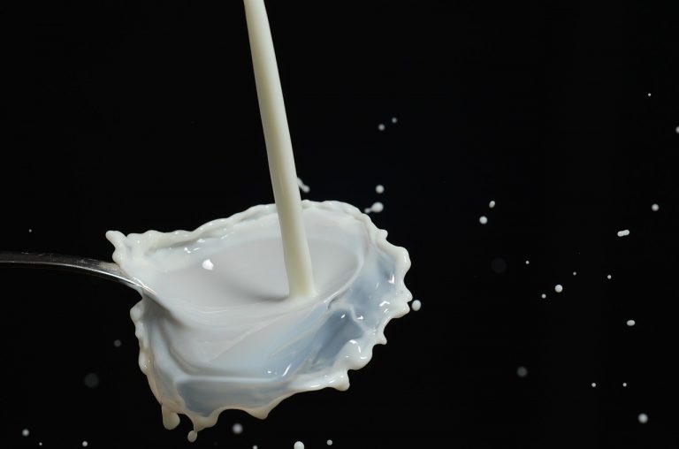 El precio de la leche sube en Galicia en noviembre hasta 32,6 céntimos, pero sigue como el más bajo de España